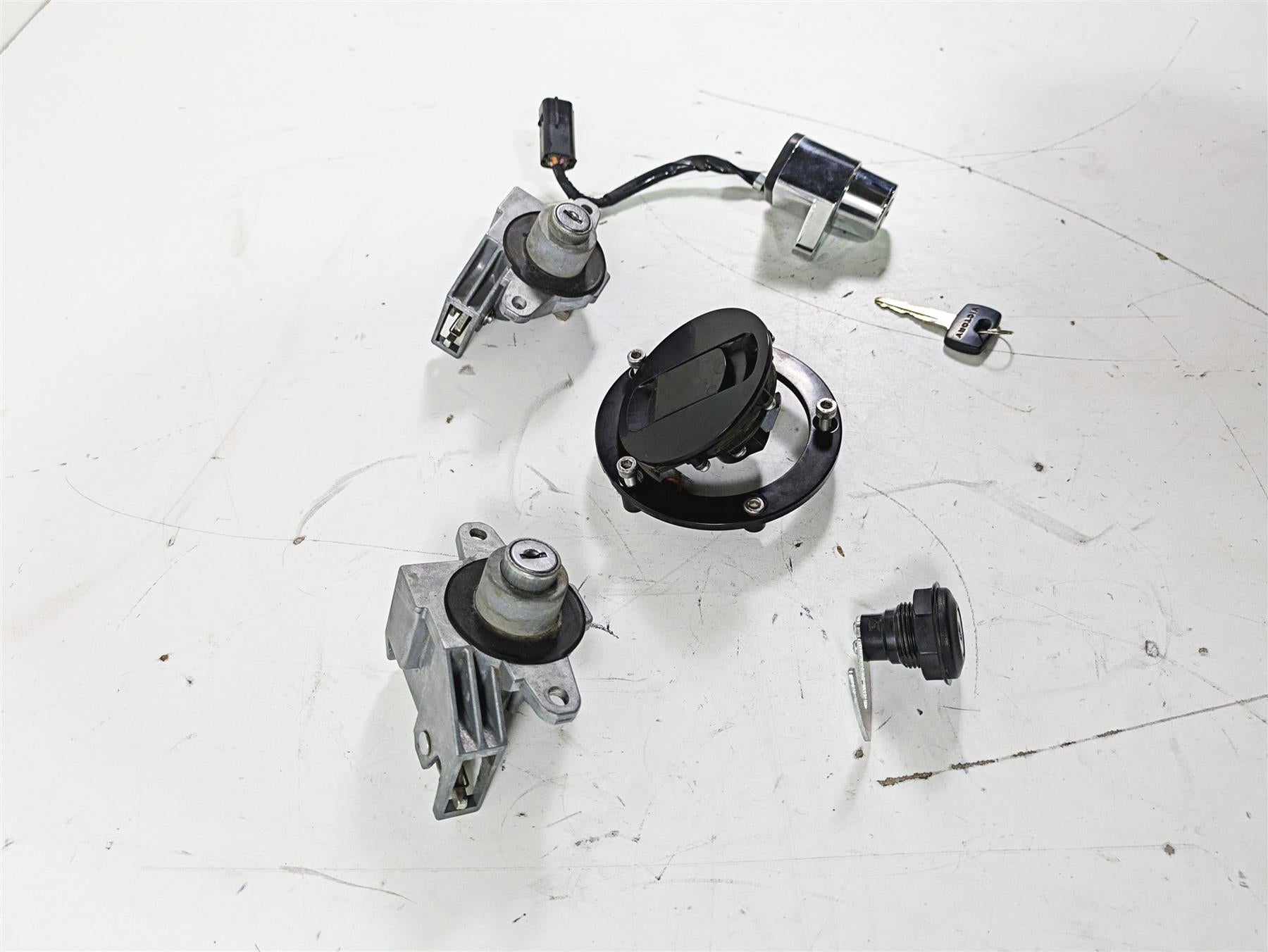 2012 Victory Cross Country Ignition Switch Key Locks Set 4012943 {{ shop.shopifyCountryName }} - Mototech271