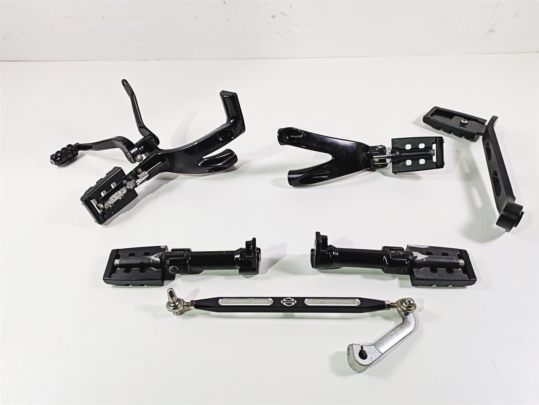 2019 Harley Softail FXDR 114 Footpeg Shifter Brake Pedal Set 33600134 50500746 {{ shop.shopifyCountryName }} - Mototech271