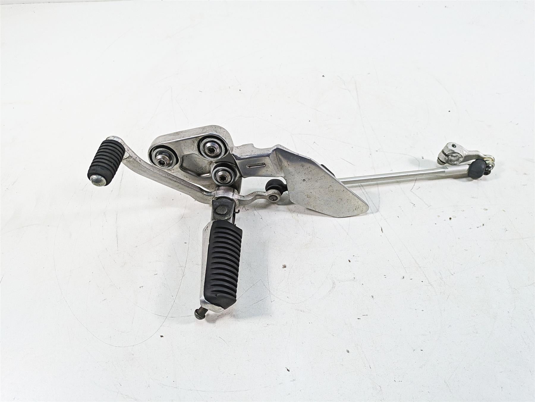 2002 Yamaha FZ1 FZS1000 Fazer Left Rider Footpeg Shifter Set 5LV-27442-00-00 {{ shop.shopifyCountryName }} - Mototech271