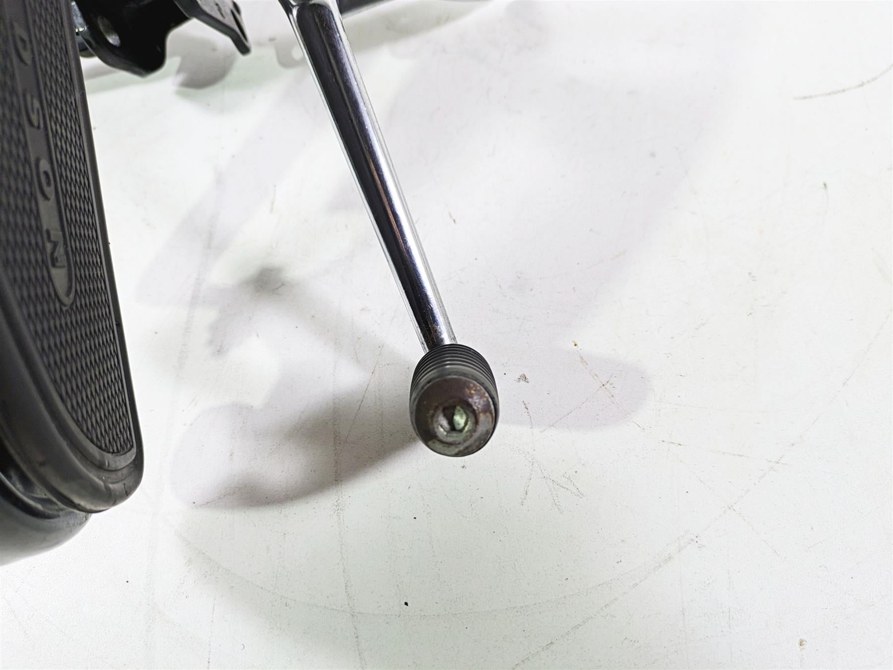 2008 Harley FLSTSB Cross Bones Left Floorboard & Shifter Set 33630-07A 33895-82E {{ shop.shopifyCountryName }} - Mototech271