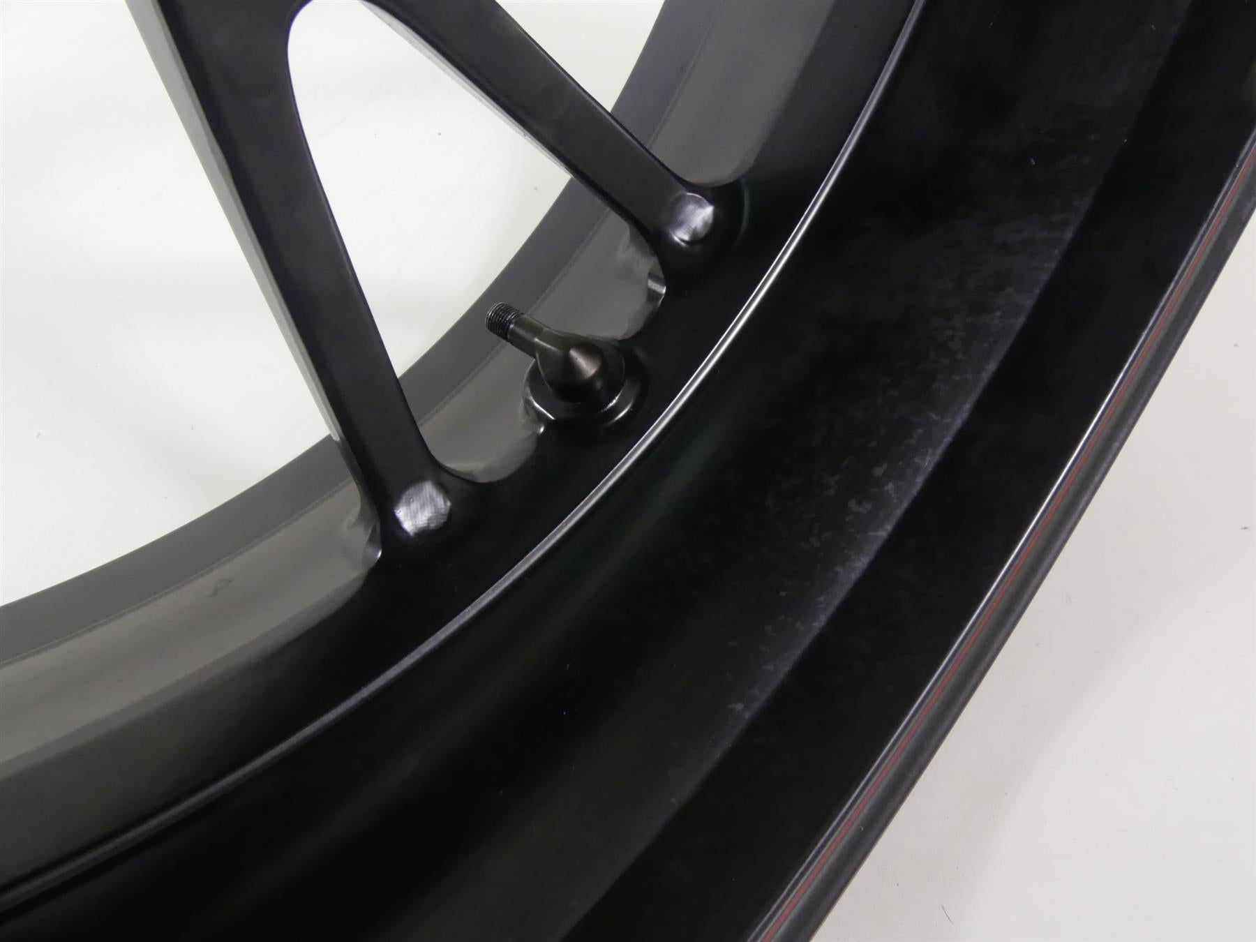 2015 Triumph 1050 Speed Triple R Straight Rear Wheel Rim 17x6 T2010353 {{ shop.shopifyCountryName }} - Mototech271