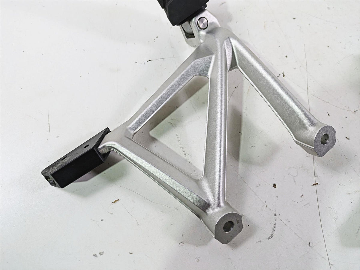 2018 BMW R1200GS GSW K50 Rear Passenger Footpeg Set 46718528793 46718528794 {{ shop.shopifyCountryName }} - Mototech271