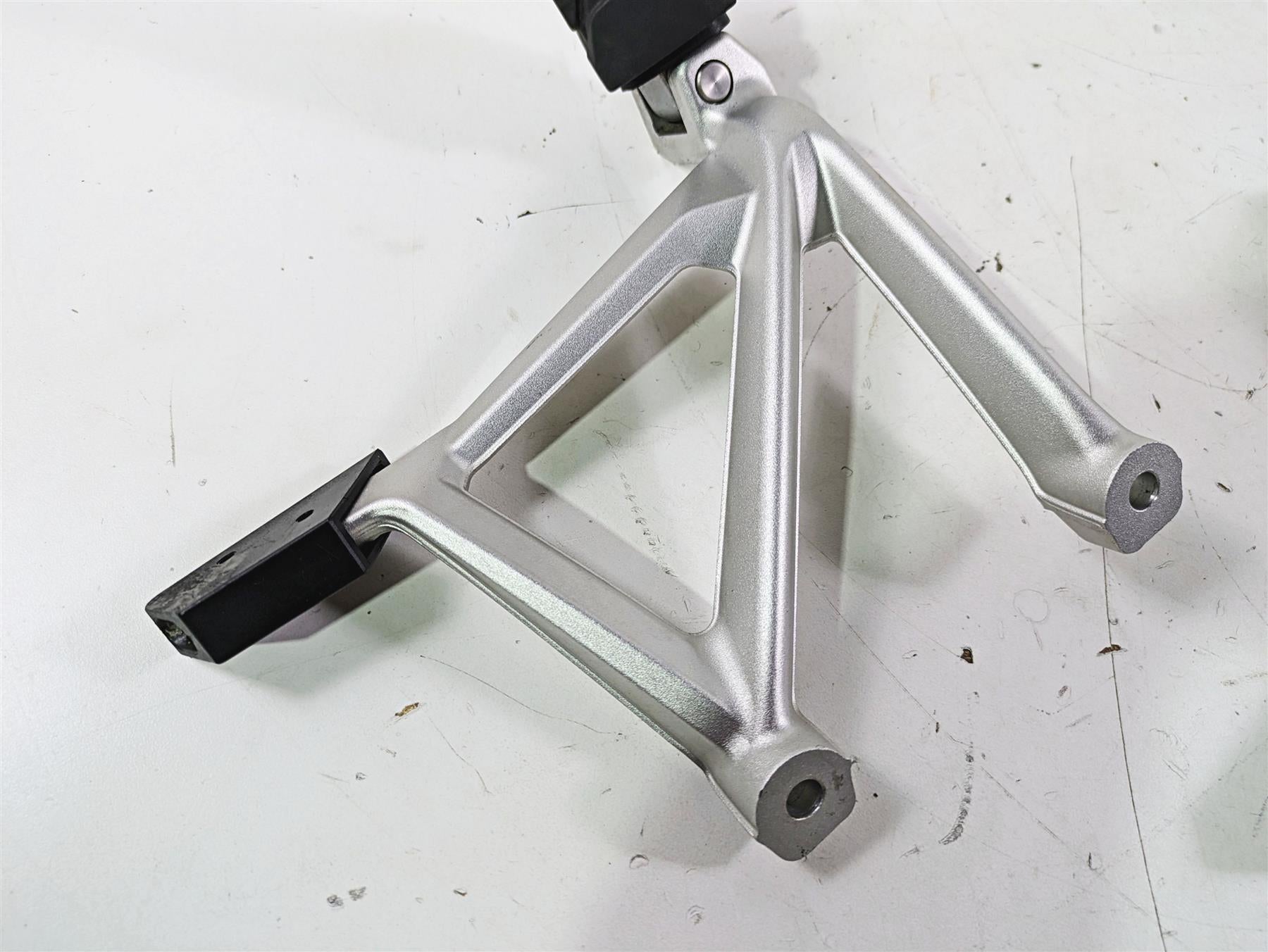 2018 BMW R1200GS GSW K50 Rear Passenger Footpeg Set 46718528793 46718528794 {{ shop.shopifyCountryName }} - Mototech271