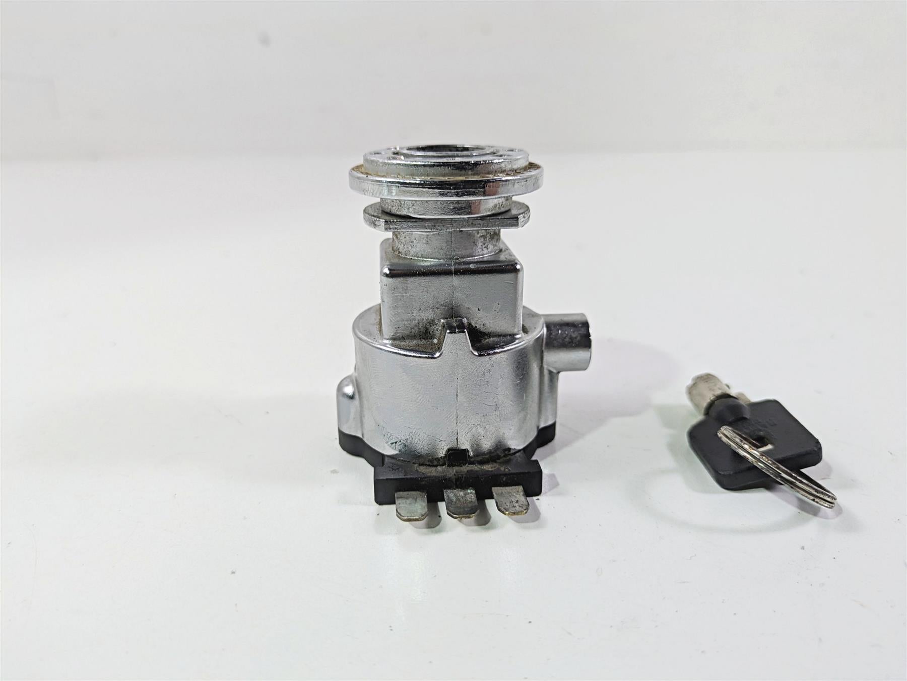 2010 Harley Dyna FXDB Street Bob Ignition Switch Fork Lock & Key Set 71559-06C {{ shop.shopifyCountryName }} - Mototech271