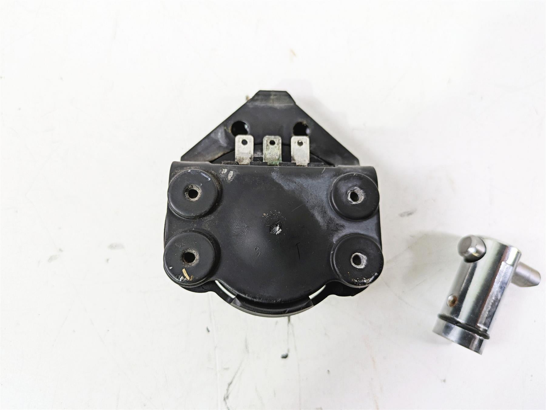 2013 Harley VRSCF Muscle Rod Ignition Switch Key Lock Set 70020-05 {{ shop.shopifyCountryName }} - Mototech271