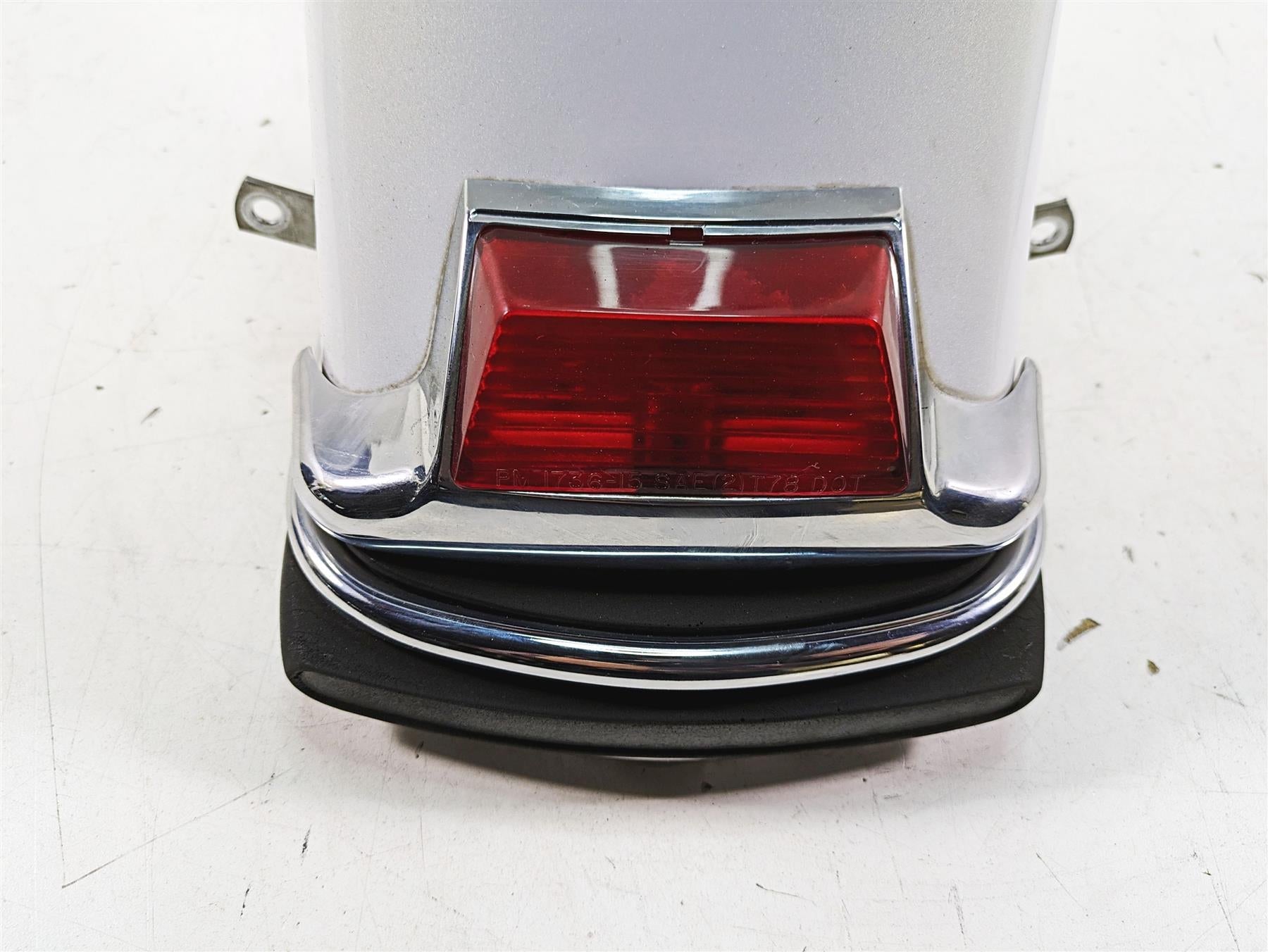 2008 Harley FLHTCU Electra Glide Rear Fender White Black Pearl 59579-06 {{ shop.shopifyCountryName }} - Mototech271