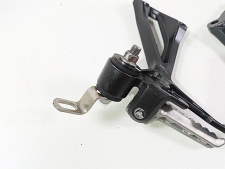 2020 Kawasaki Z900 ZR900 Rear Passenger Footpeg Rest Set 35063-1452-18R {{ shop.shopifyCountryName }} - Mototech271