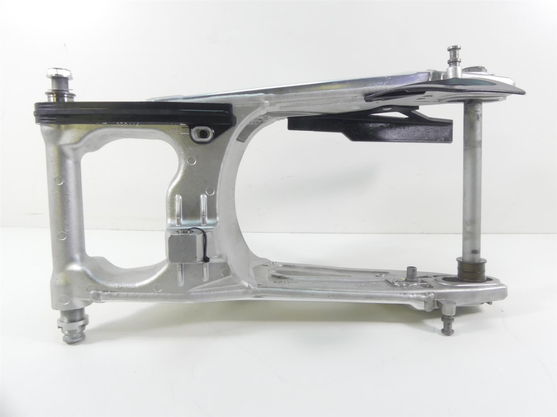 2019 Aprilia Tuono V4 RR Factory Rear Swingarm Swing Arm + Axle - Read 2B001289 {{ shop.shopifyCountryName }} - Mototech271