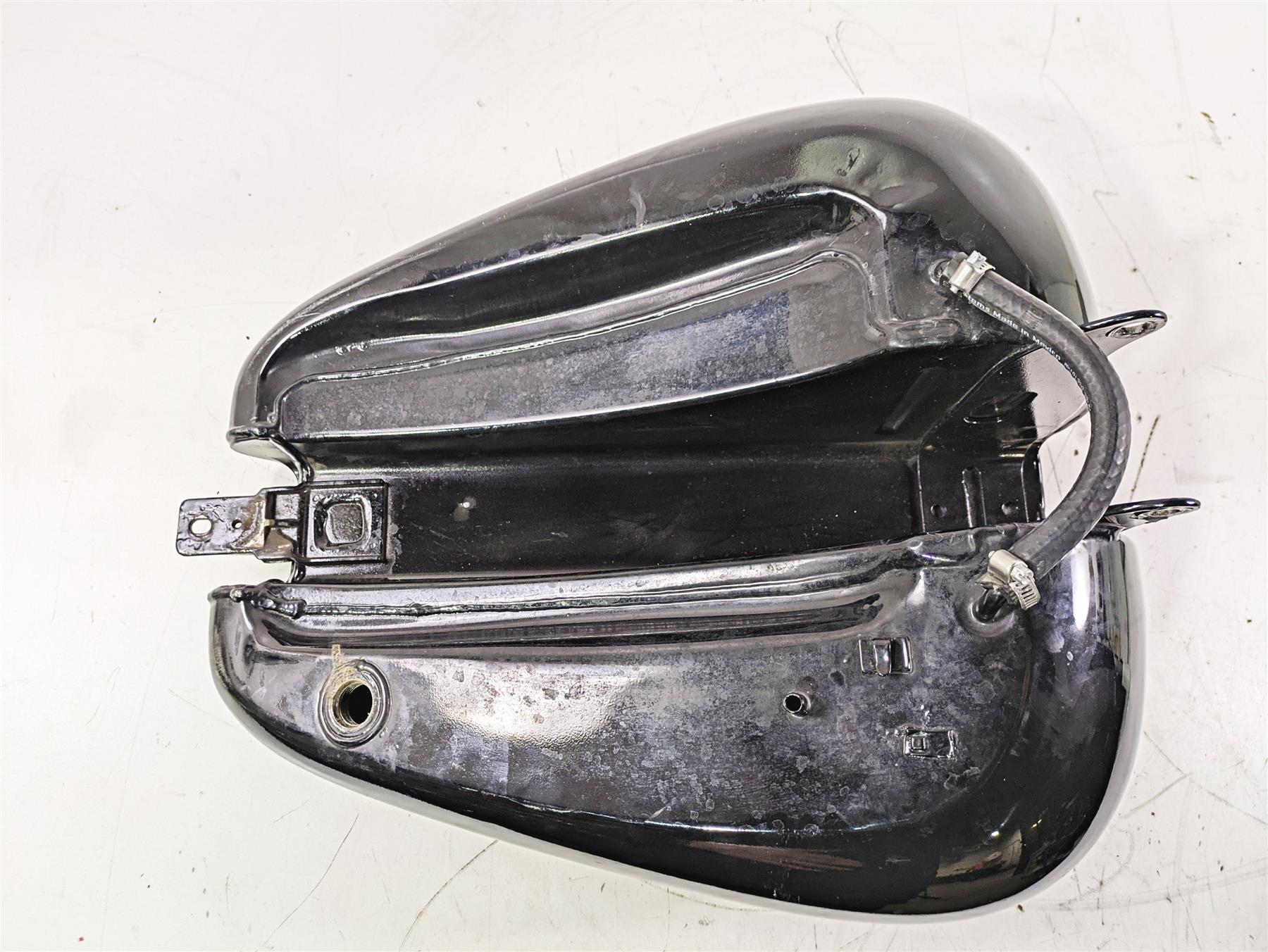 2016 Harley FLSTC Softail Heritage Fuel Gas Petrol Tank READ 61625-11 {{ shop.shopifyCountryName }} - Mototech271