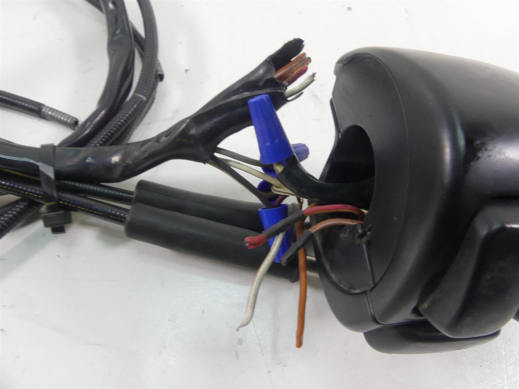 2009 Harley XR1200 Sportster Right Control Switch + Throttle - Read 71684-06A {{ shop.shopifyCountryName }} - Mototech271
