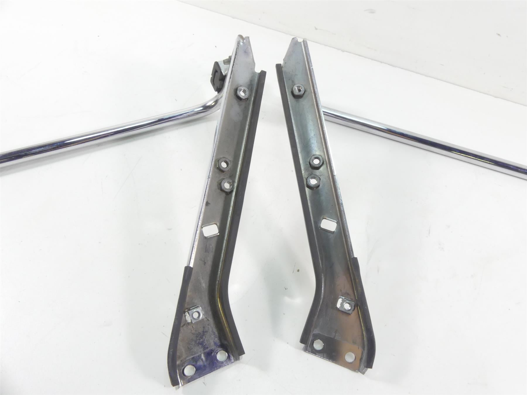 2004 Harley FLHTC SE CVO Electra Glide Saddlebag Guard Rack Holder Set 49207-04 {{ shop.shopifyCountryName }} - Mototech271