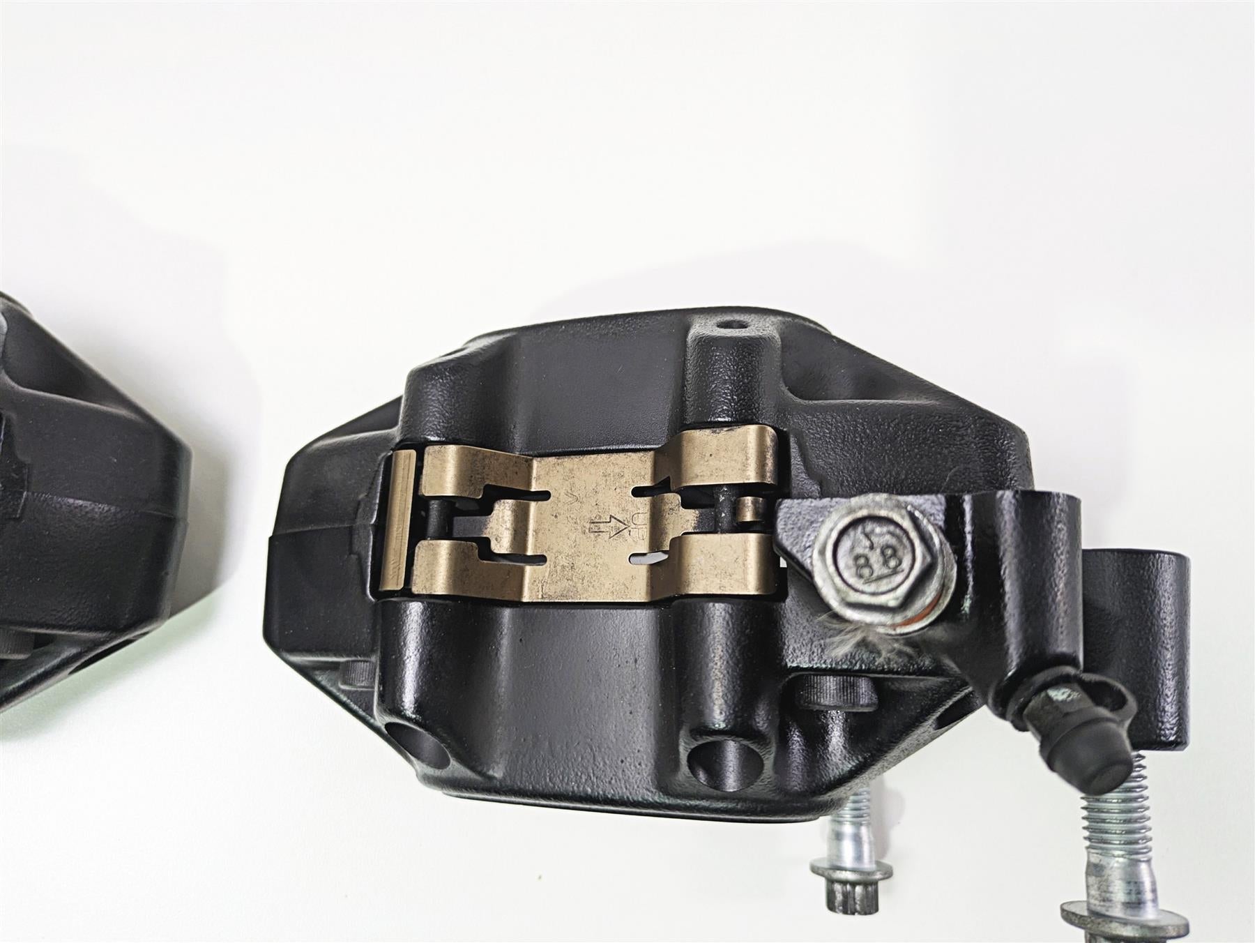 2019 Harley Softail FXDR 114 Front Brake Caliper Set 41300095 41300205 {{ shop.shopifyCountryName }} - Mototech271