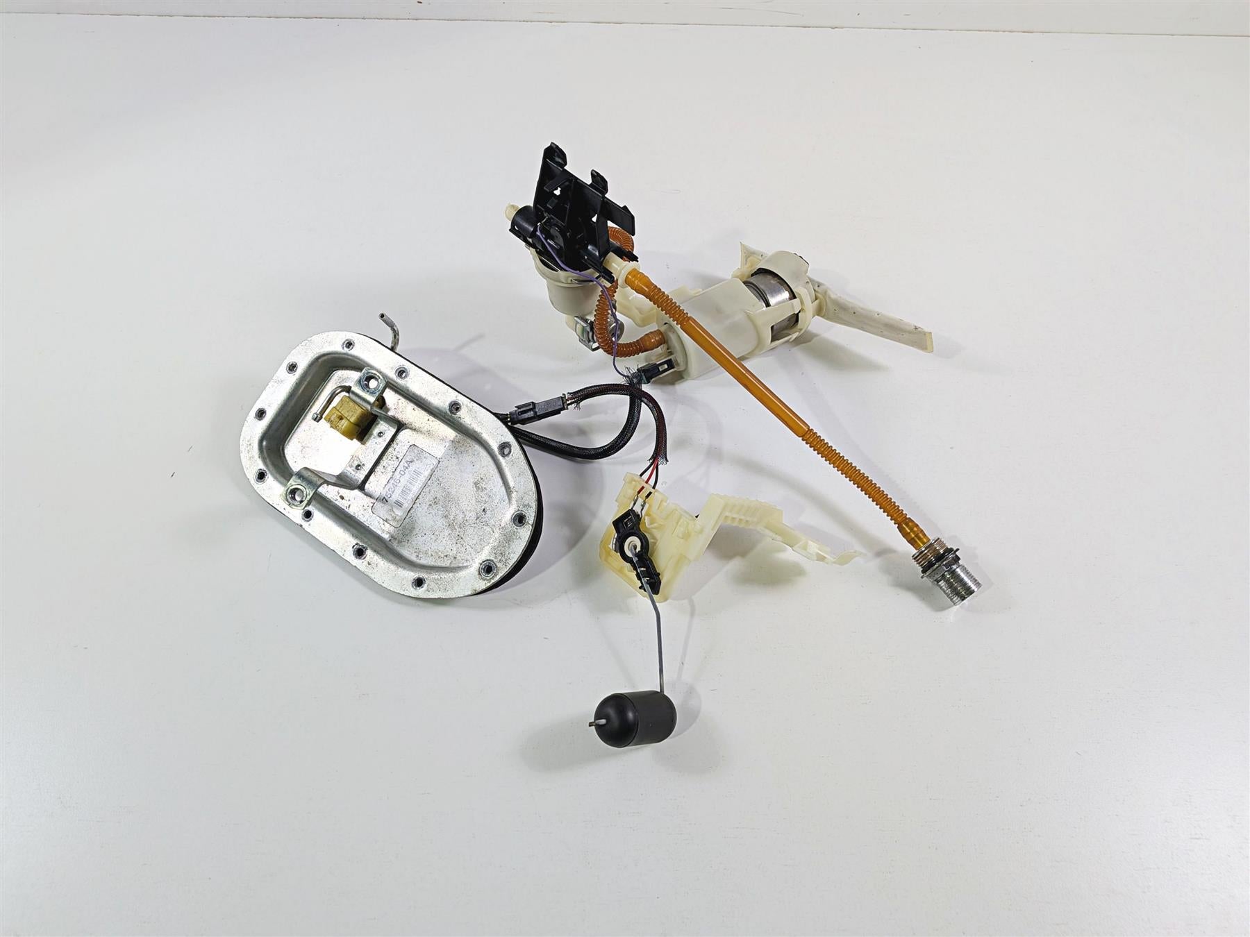 2014 Harley FXDL Dyna Low Rider Fuel Gas Petrol Pump & Sending Unit 75246-04A {{ shop.shopifyCountryName }} - Mototech271