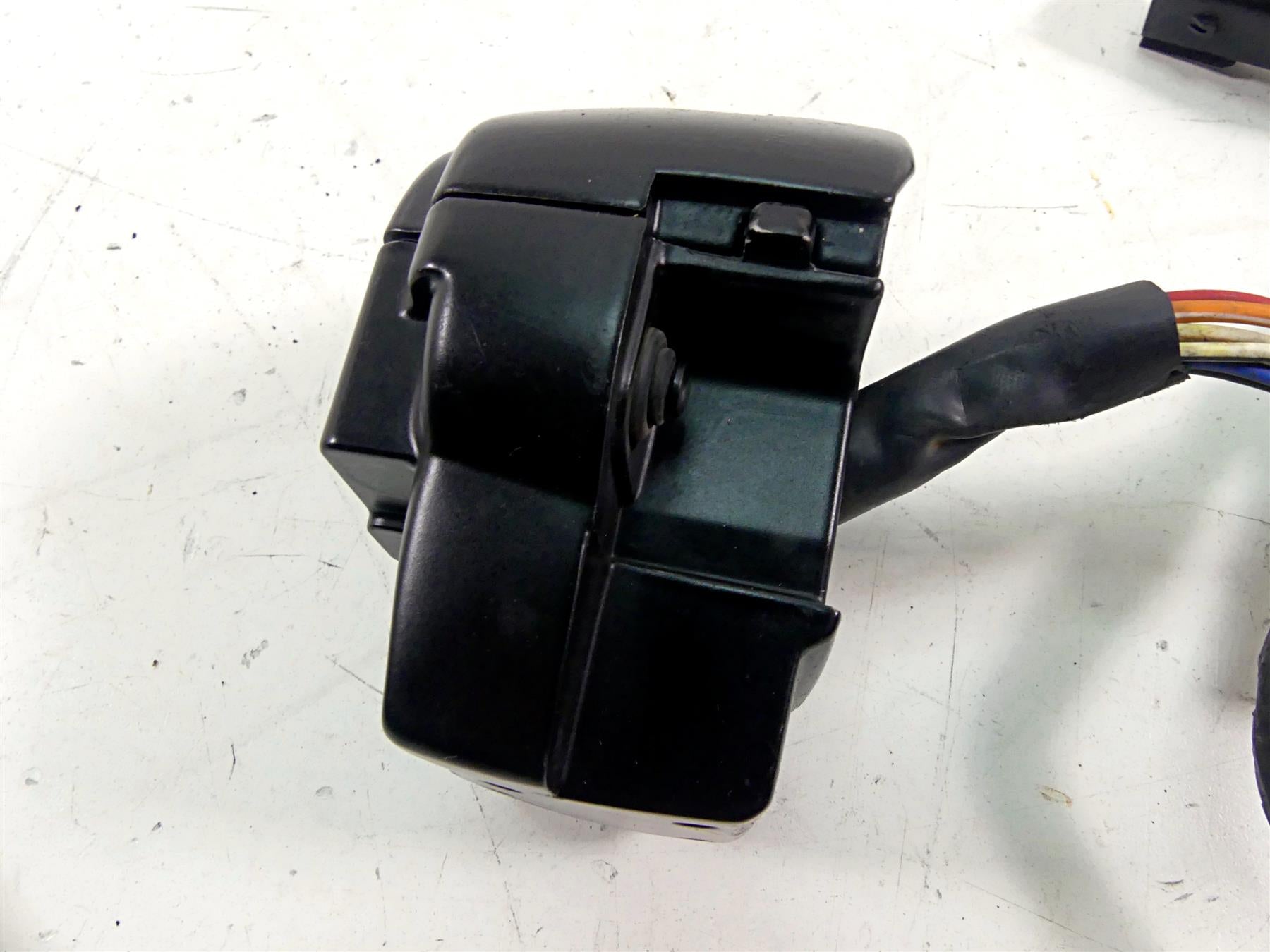 2010 Harley Touring FLHRC Road King Right Hand Control Switch 71684-06A 71683-06 {{ shop.shopifyCountryName }} - Mototech271