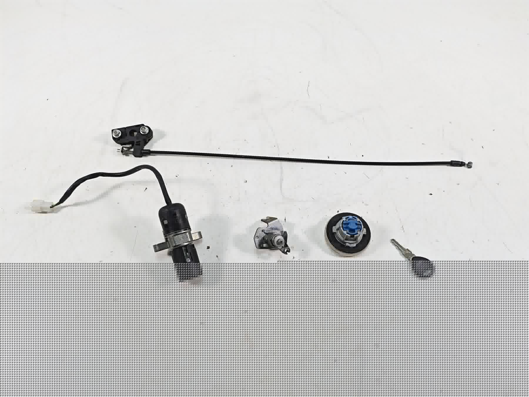 2013 Moto Guzzi V7 750 Stone Ignition Switch Key Lock Set GU32782510 883477 {{ shop.shopifyCountryName }} - Mototech271