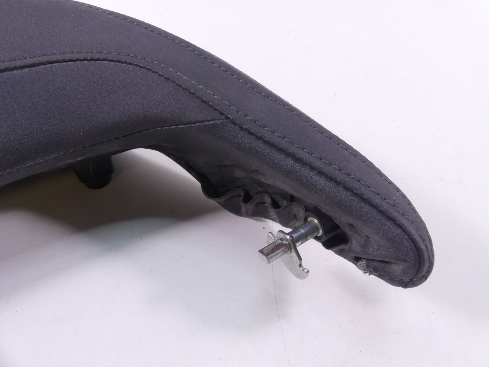 2019 Yamaha VMX17 V-Max 1700 Rear Passenger Pillion Saddle Seat 2S3-24750-11-00 {{ shop.shopifyCountryName }} - Mototech271