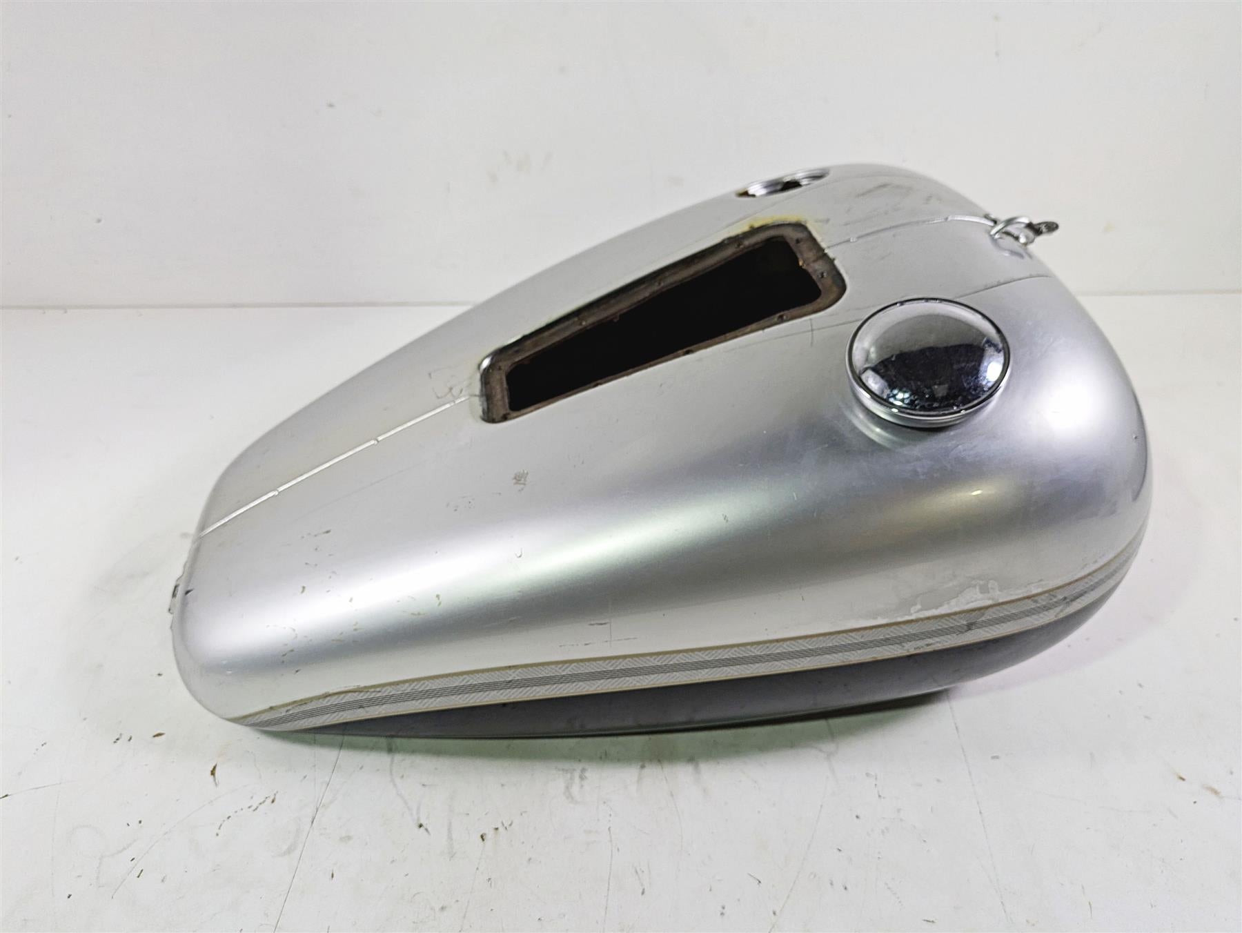 2003 Harley Softail FXSTDI Deuce 100th Fuel Gas Petrol Tank - Read 62082-00D {{ shop.shopifyCountryName }} - Mototech271