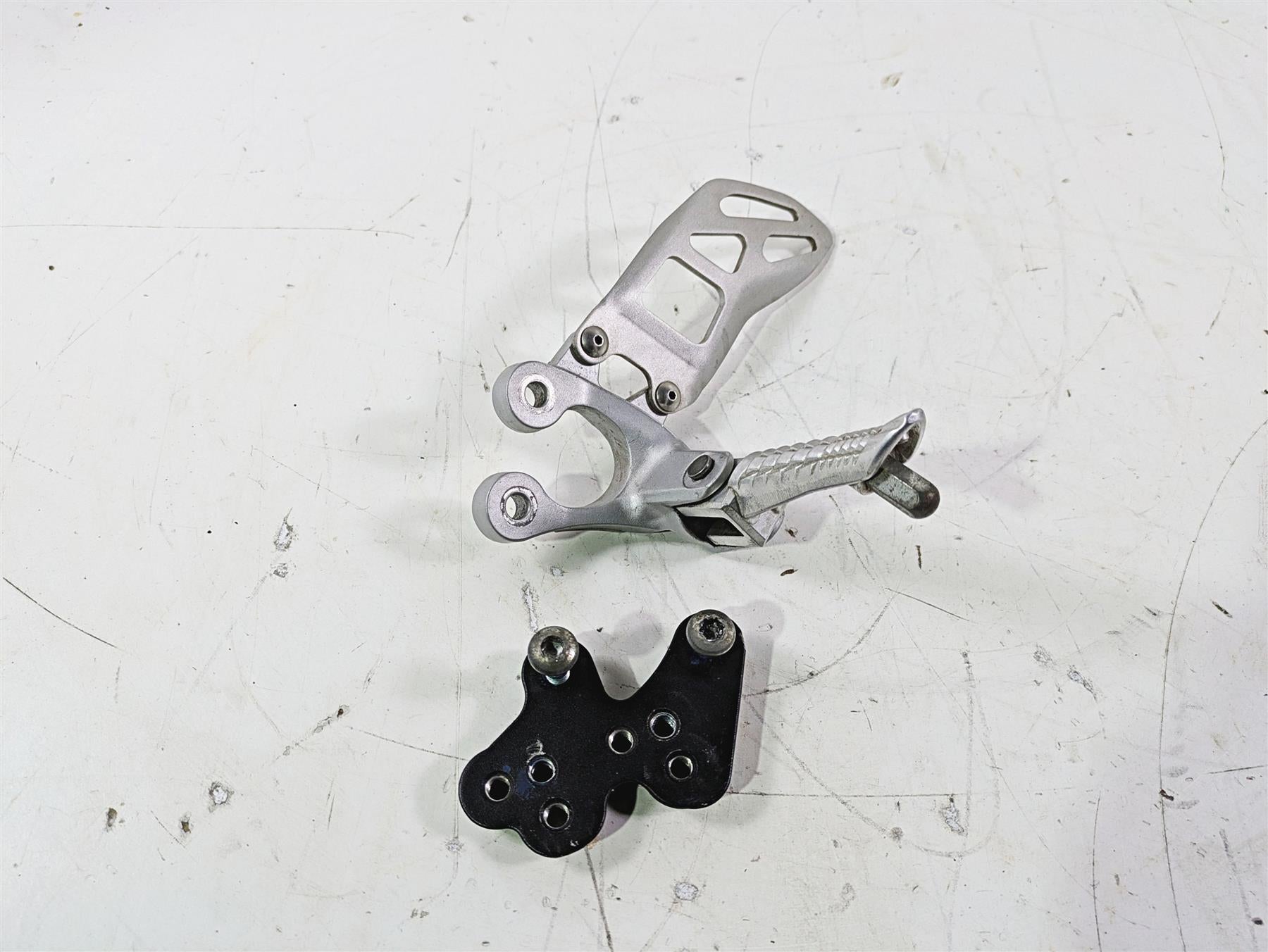 2016 Suzuki GSXR1000 Left Front Rider Driver Foot Peg & Mount 43521-47H20 {{ shop.shopifyCountryName }} - Mototech271