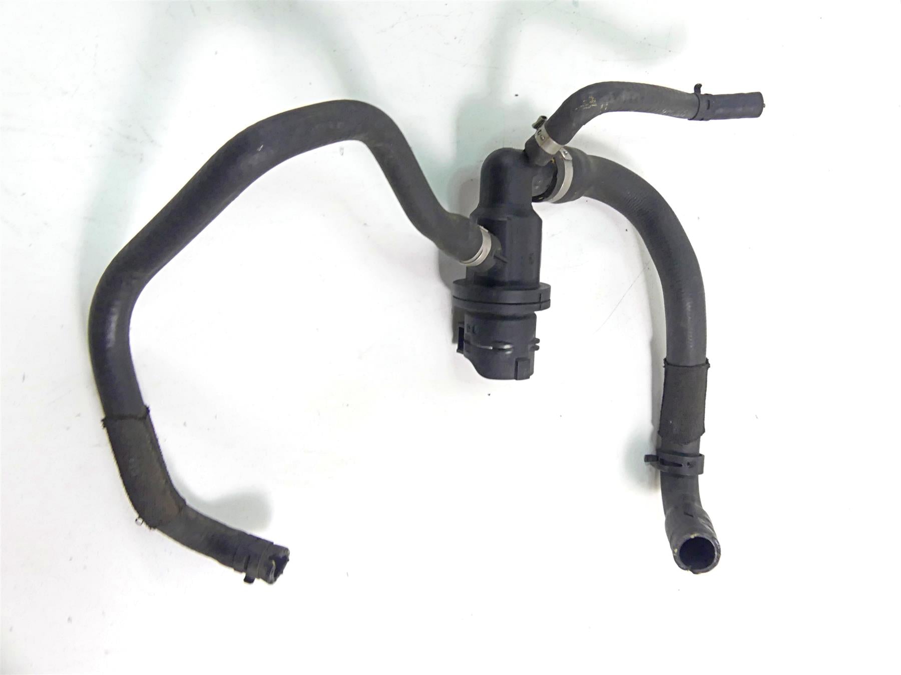 2016 BMW R1200GS Adv K51 Left Radiator Thermostat Fan Cover 17118546408 {{ shop.shopifyCountryName }} - Mototech271