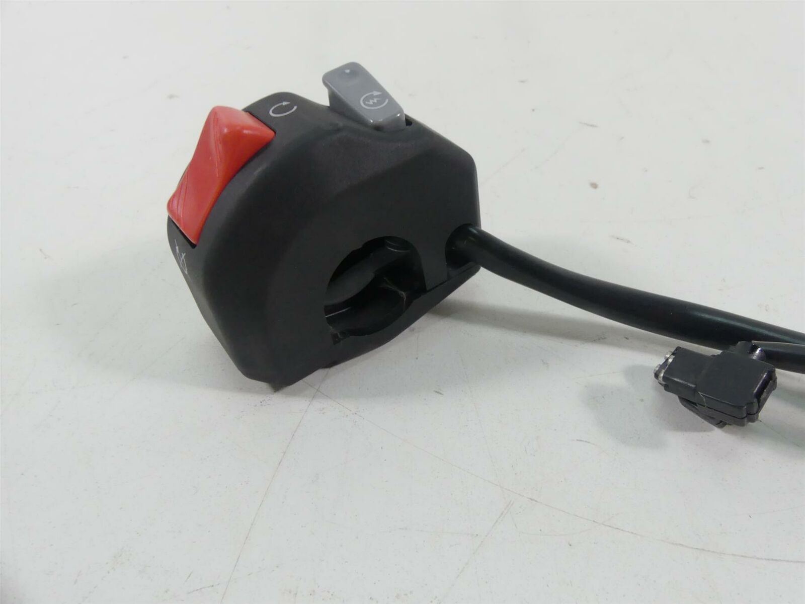 2020 Yamaha VMX17 1700 Right Hand Control Switch Start Kill Stop 2S3-83975-00-00 {{ shop.shopifyCountryName }} - Mototech271
