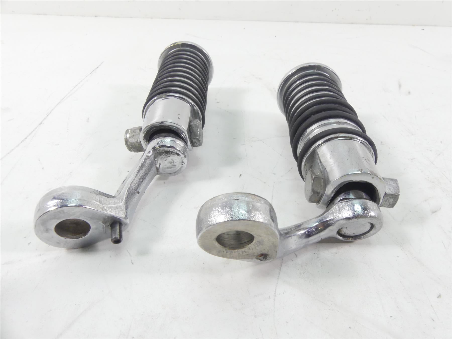 1978 Harley XLH1000 Sportster Ironhead Front Left Right Footpeg Set 50948-75 {{ shop.shopifyCountryName }} - Mototech271