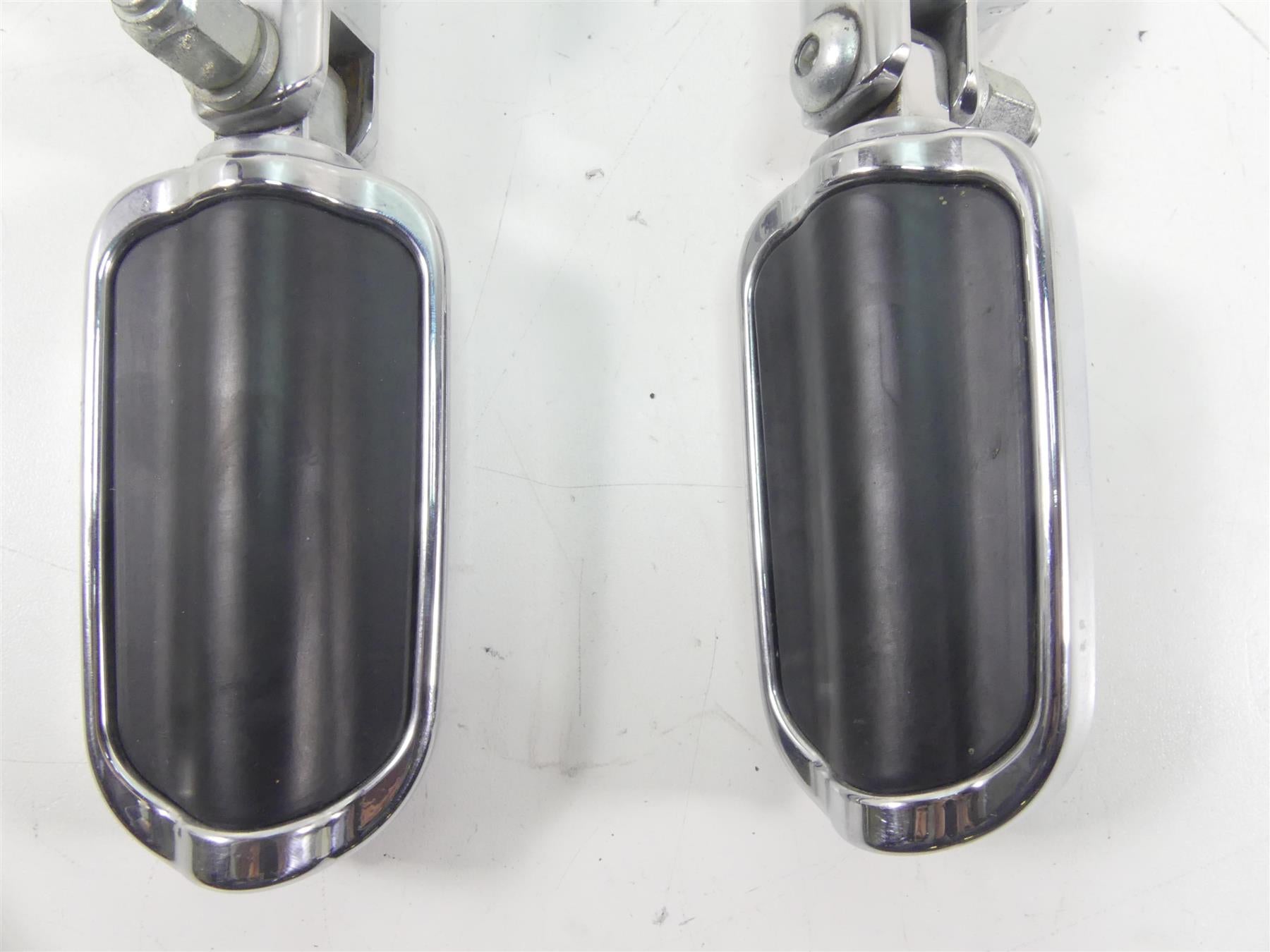 2009 Harley FLHTCU SE4 CVO E-Glide Oem Highway Footpeg Foot Peg Set 50988-02A {{ shop.shopifyCountryName }} - Mototech271