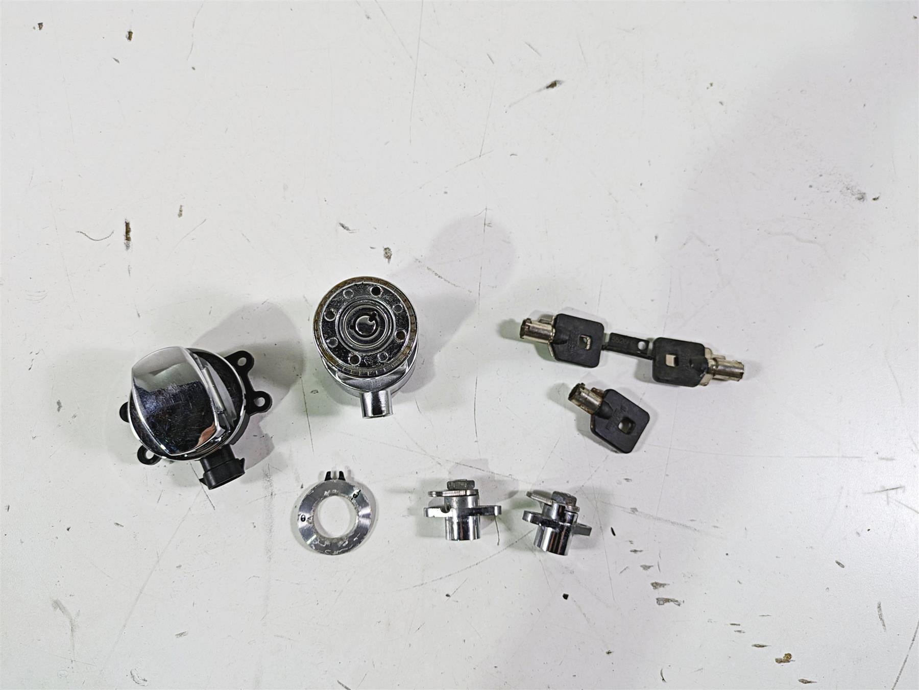 2012 Harley FLD Dyna Switchback Ignition Switch Saddlebag Key Lock Set 71304-04 {{ shop.shopifyCountryName }} - Mototech271