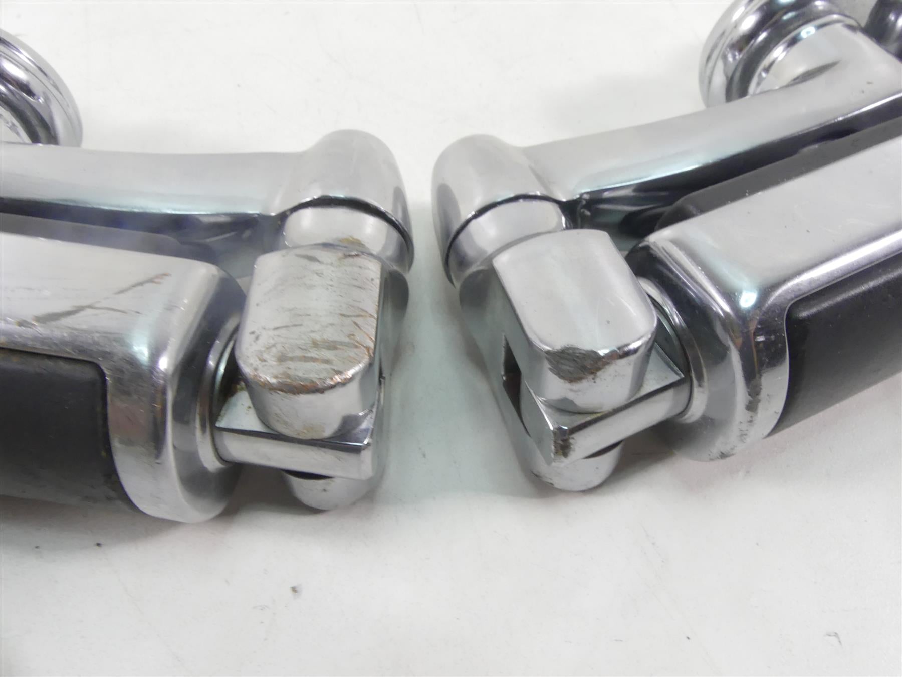 2010 Harley Touring FLHX Street Glide Willie G Skull Highway Foot Pegs & Mounts {{ shop.shopifyCountryName }} - Mototech271
