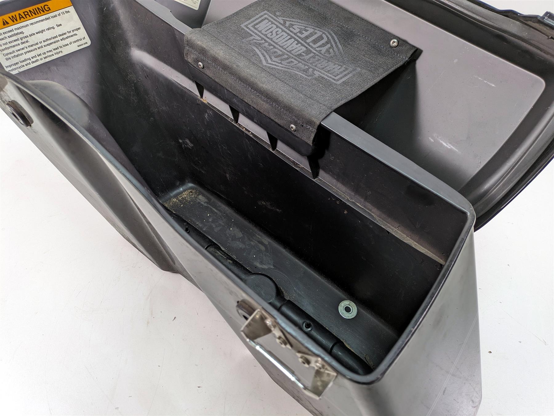 2006 Harley Touring FLHTCUI Electra Glide Right Saddle Bag Saddlebag 90752-93 {{ shop.shopifyCountryName }} - Mototech271
