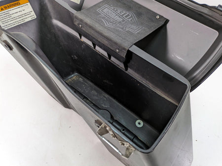 2006 Harley Touring FLHTCUI Electra Glide Right Saddle Bag Saddlebag 90752-93 {{ shop.shopifyCountryName }} - Mototech271
