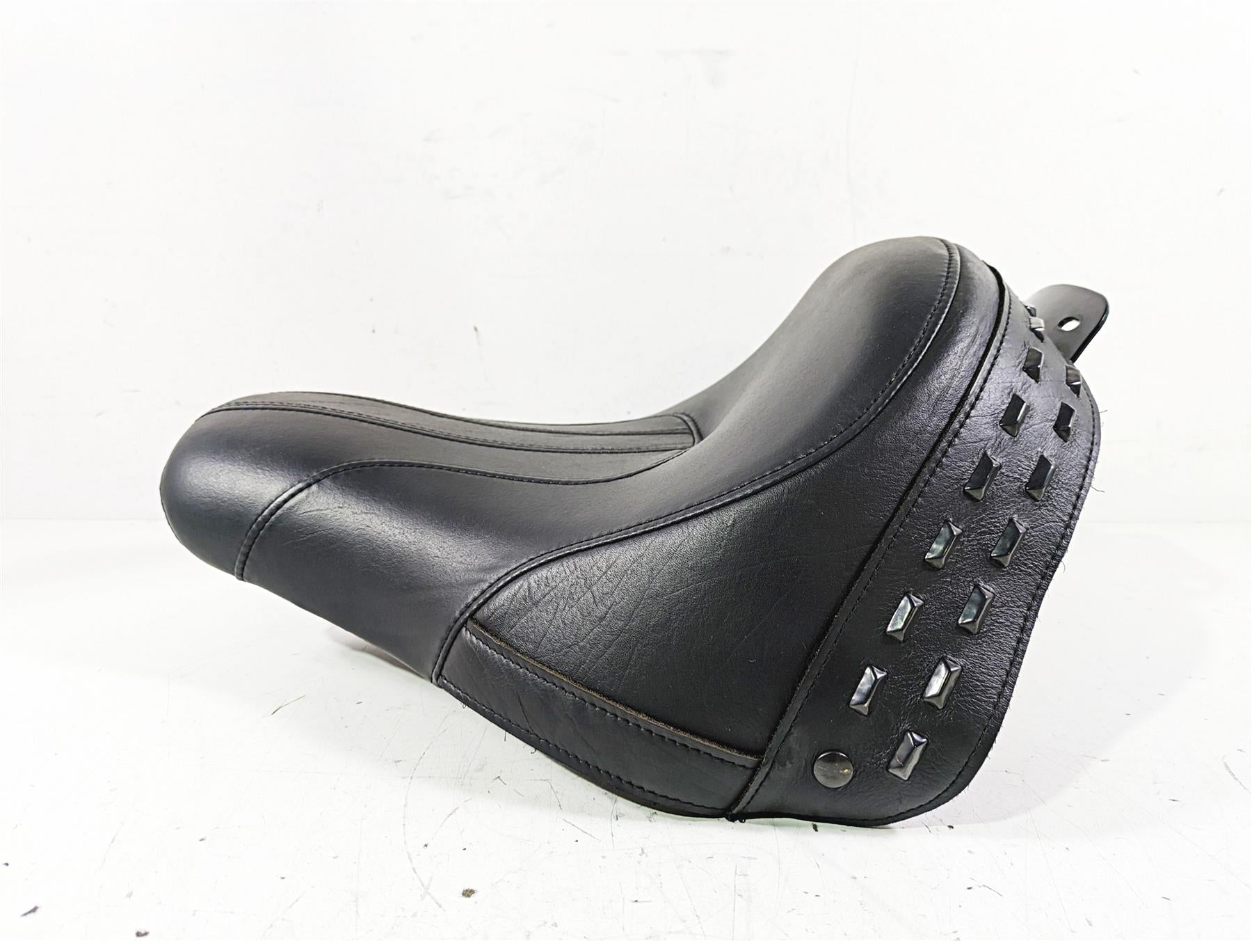 2019 Harley FLHCS Softail Heritage Front Rider Driver Seat Saddle 52000286 {{ shop.shopifyCountryName }} - Mototech271