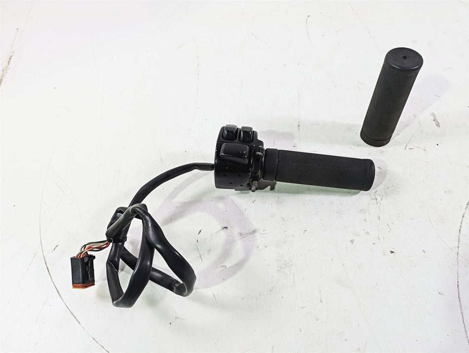 2004 Harley FLSTCI Softail Heritage Right Hand Control Switch 71684-06A 71683-06 {{ shop.shopifyCountryName }} - Mototech271