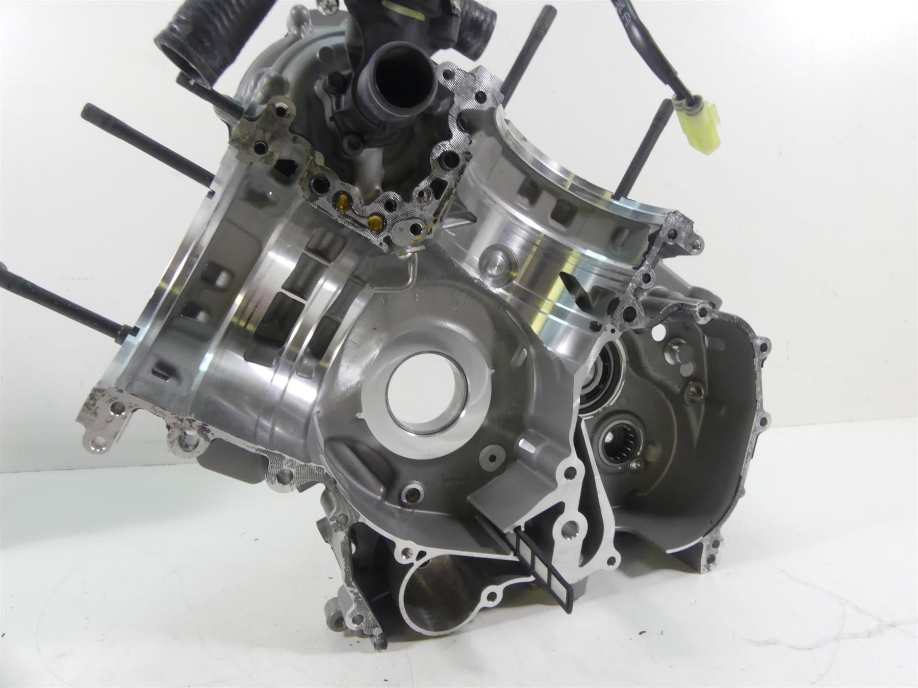 2020 Ducati Panigale V2 Engine Motor Crankcase Crank Case Set 22523281E {{ shop.shopifyCountryName }} - Mototech271