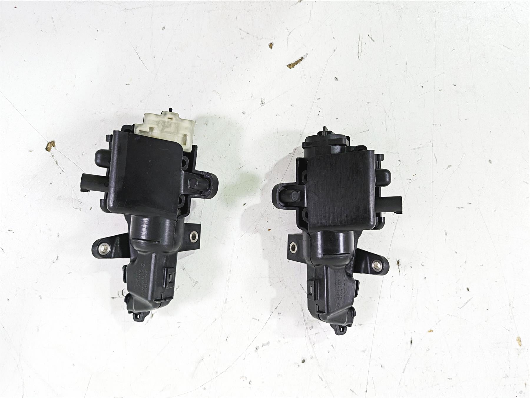 2014 BMW R1200 RT RTW K52 Saddlebag Bag Lock Actuator Set 46647724037 {{ shop.shopifyCountryName }} - Mototech271