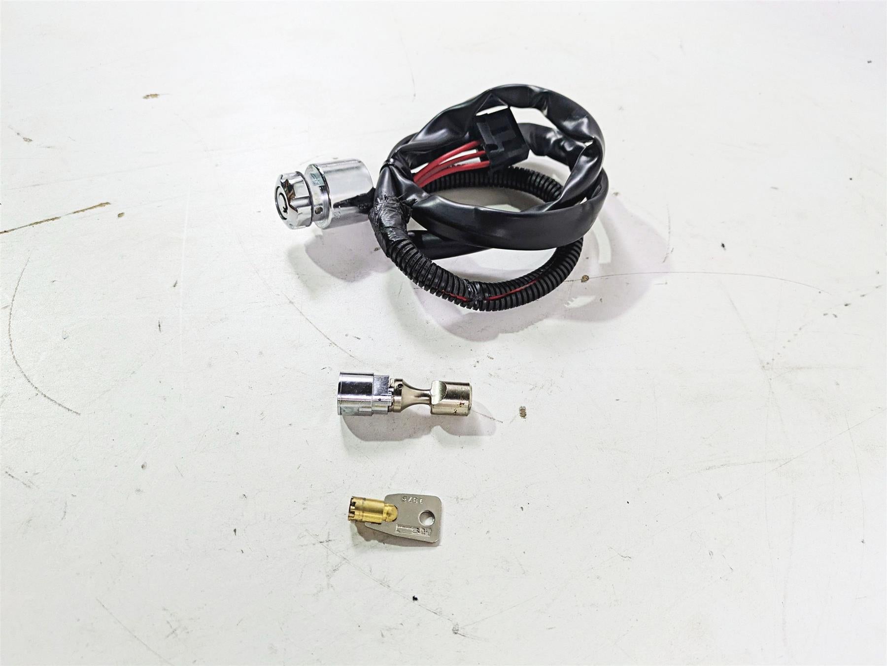 2009 Harley FXCWC Softail Rocker Ignition Switch Key Lock Set 71792-08 {{ shop.shopifyCountryName }} - Mototech271