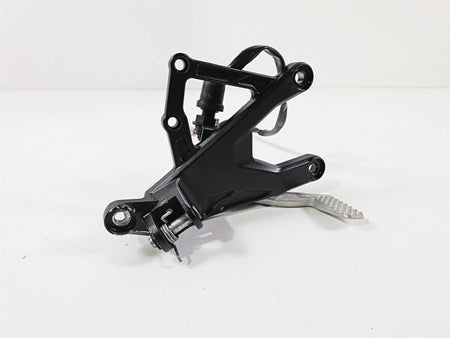 2024 Yamaha YZF R1 RN65 Front Right Peg Mount & Brake Pedal Read 2CR-27443-00-00 {{ shop.shopifyCountryName }} - Mototech271