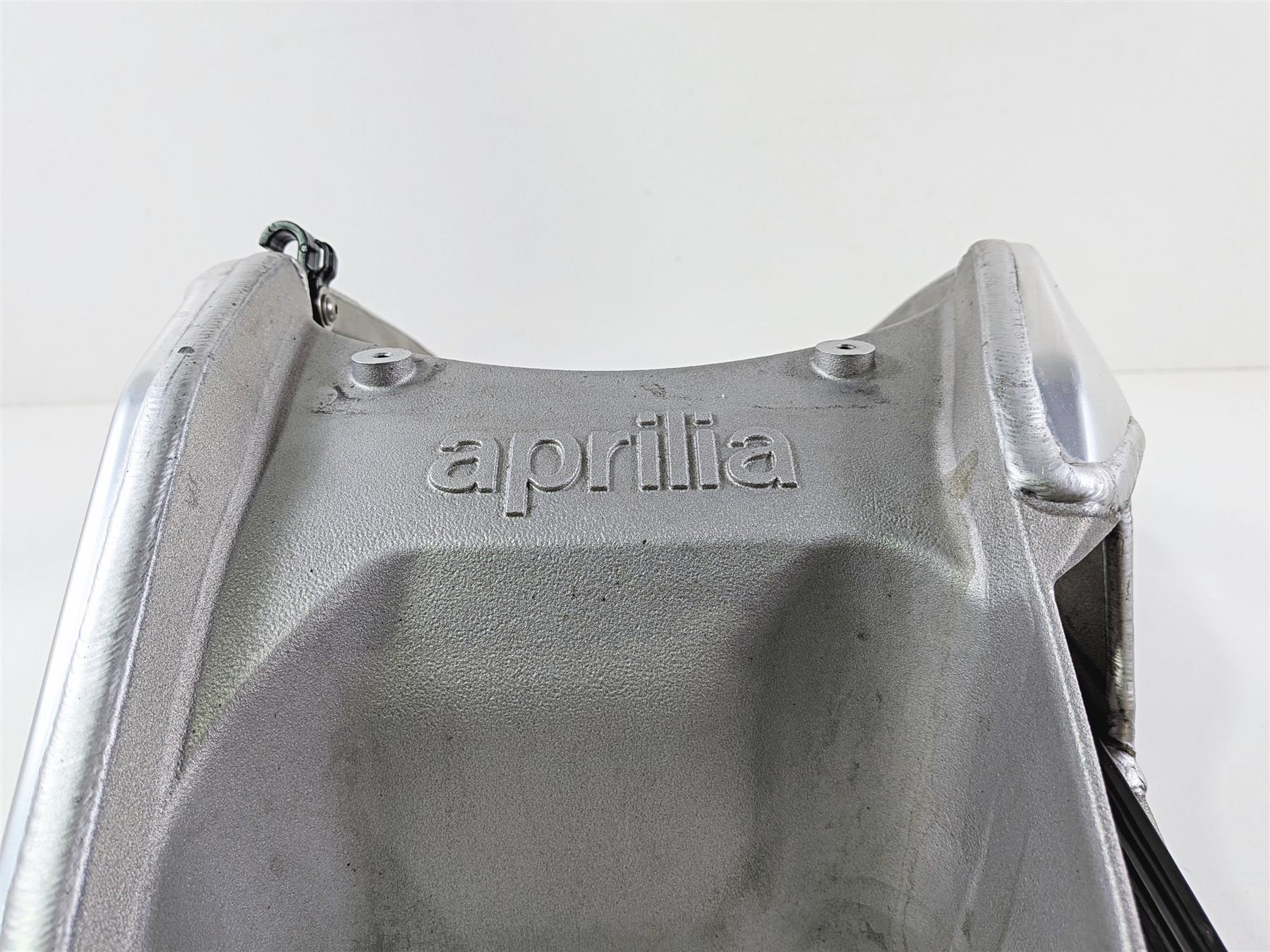 2016 Aprilia RSV 1100 Tuono V4 Factory Rear Swingarm Swing Arm & Axle 2B001289 {{ shop.shopifyCountryName }} - Mototech271