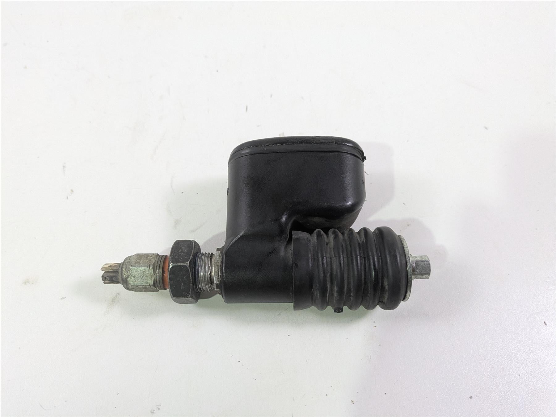 2010 Harley Dyna FXDB Street Bob Rear Brake Master Cylinder 42474-06C {{ shop.shopifyCountryName }} - Mototech271