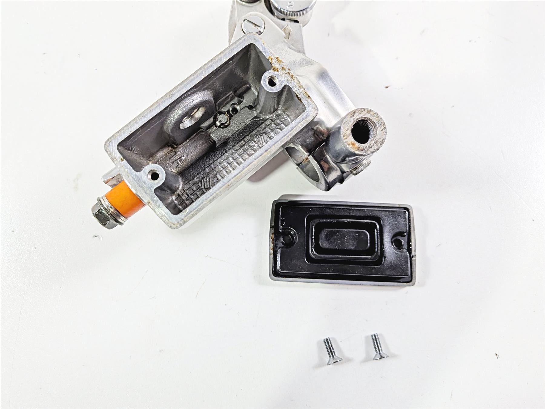 2006 Suzuki C90 VL1500T Boulevard Front Brake Master Cylinder 5/8 59600-10F40 {{ shop.shopifyCountryName }} - Mototech271