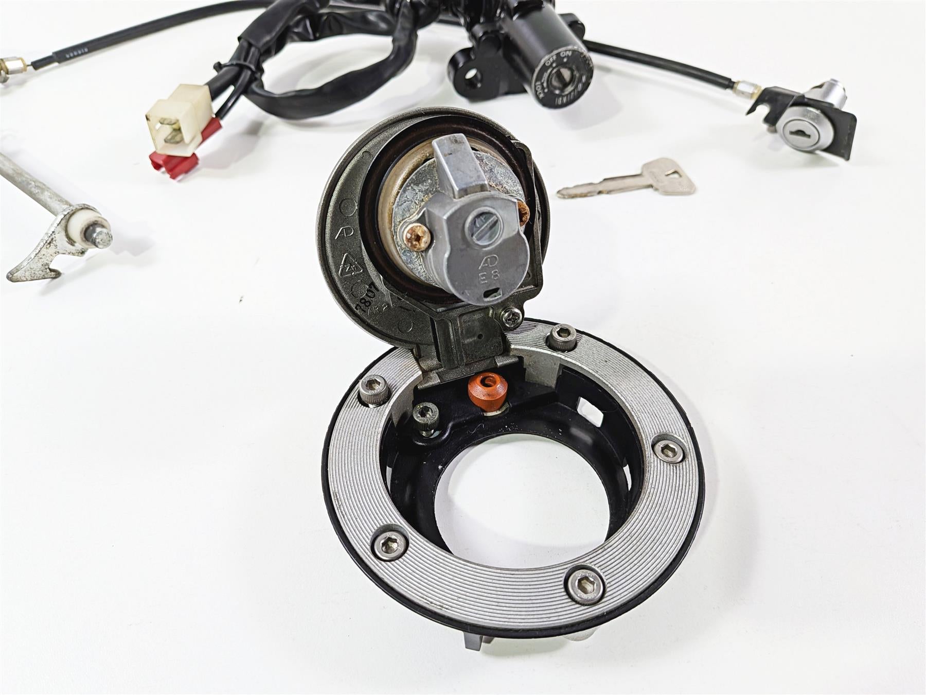 2008 Yamaha YZF R1 RN19 Ignition Switch Key Lock Gas Cap Seat Set 4C8-82501-10 {{ shop.shopifyCountryName }} - Mototech271
