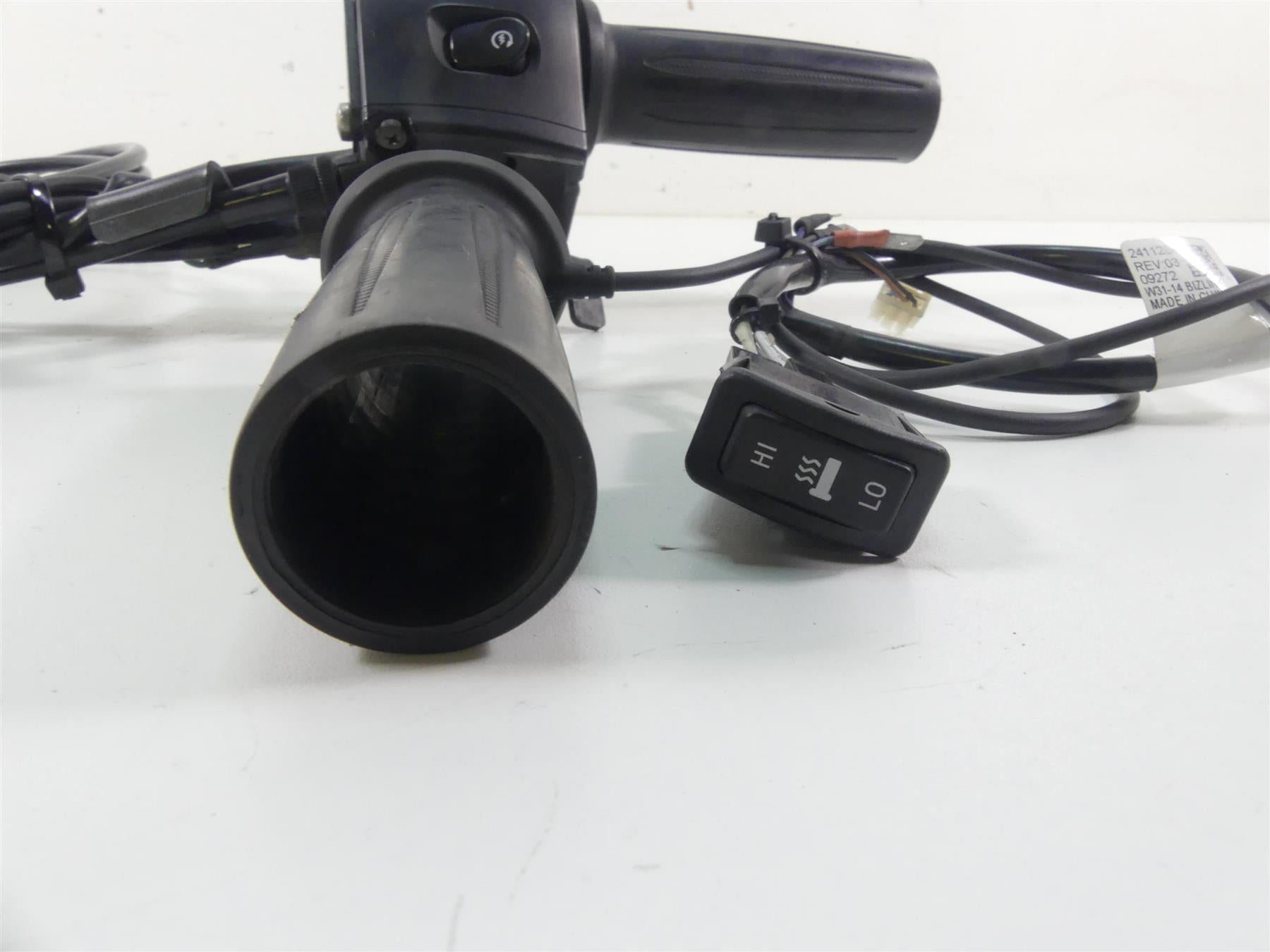 2015 Victory Cross Country Tour Heated Grips + Right Control Switch Set 4011357 {{ shop.shopifyCountryName }} - Mototech271