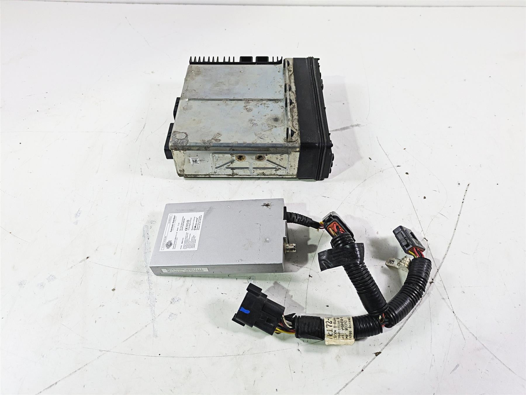 2007 Harley Touring FLHTCU SE CVO E-Glide Radio Cd Player & Cb Module 76160-06 {{ shop.shopifyCountryName }} - Mototech271