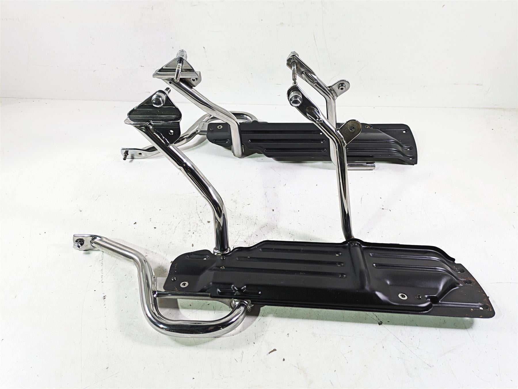 1998 Honda GL1500 Valkyrie Tour Saddlebag Rack Panier Holder Set 84250-MZ0-700 {{ shop.shopifyCountryName }} - Mototech271