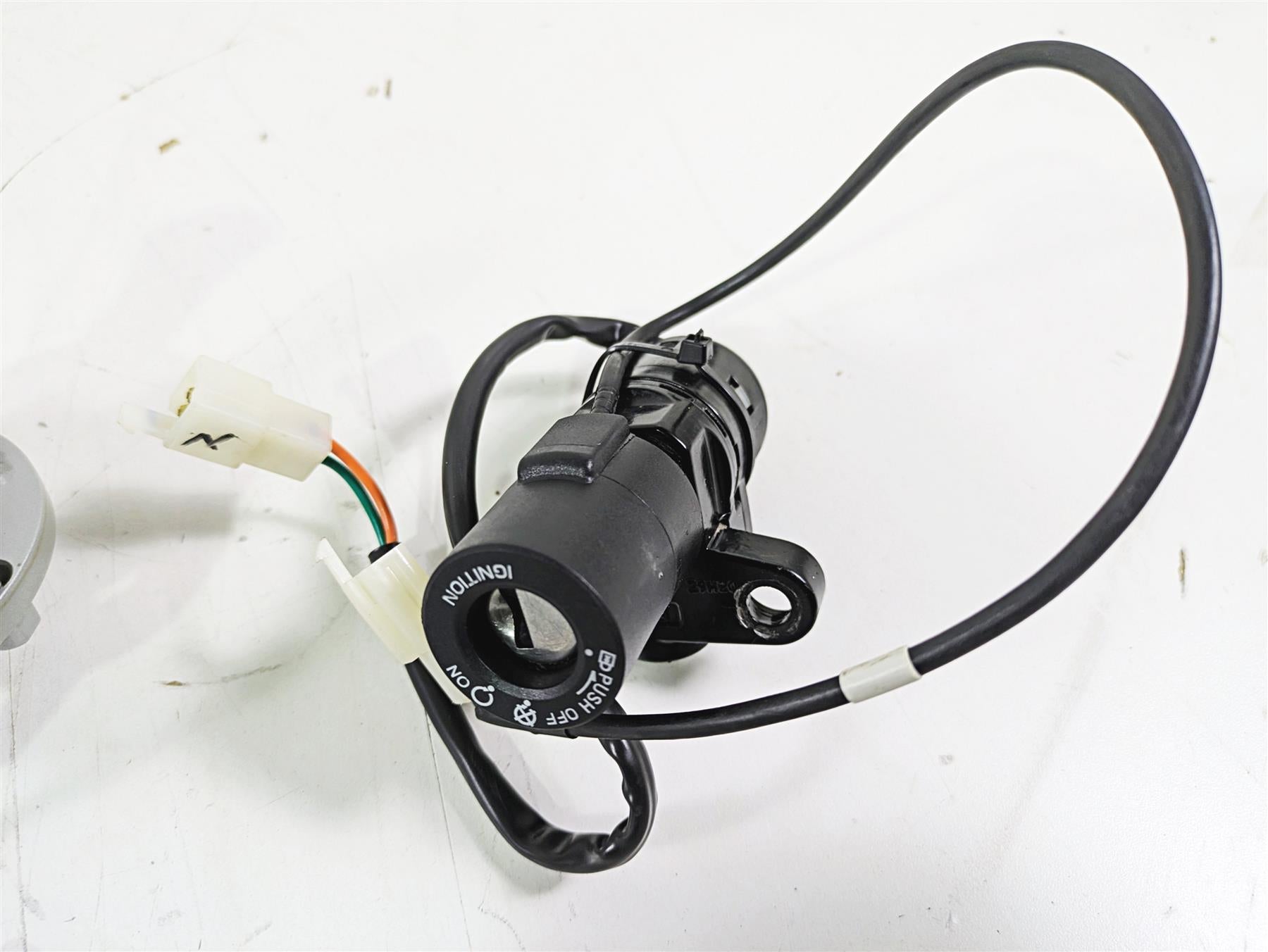 2021 Aprilia RS660 Cdi Ecm Speedo Ignition Switch Key Set 2K 2D000554 CM301806 {{ shop.shopifyCountryName }} - Mototech271