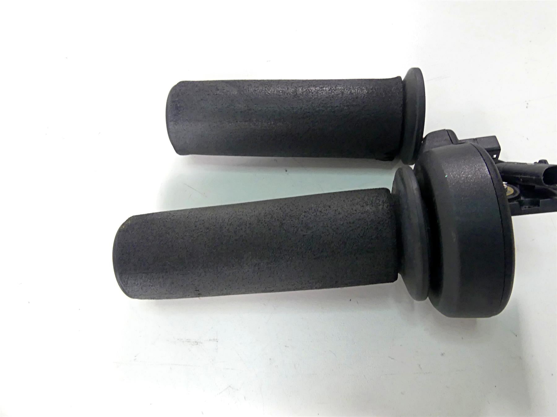 2014 BMW R1200GS K50 Heated Hand Grip E-Throttle Set 61318522472 61317727065 {{ shop.shopifyCountryName }} - Mototech271