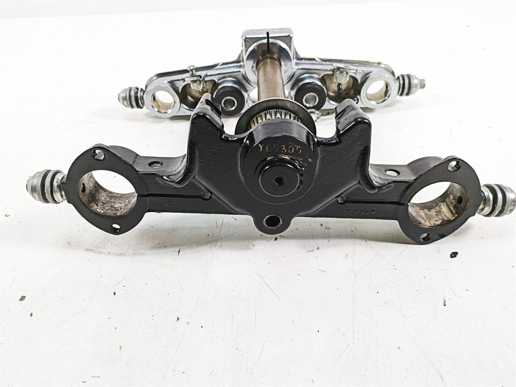 2006 Harley FLSTI Softail Heritage Lower & Upper Triple Tree Set 45605-00A {{ shop.shopifyCountryName }} - Mototech271