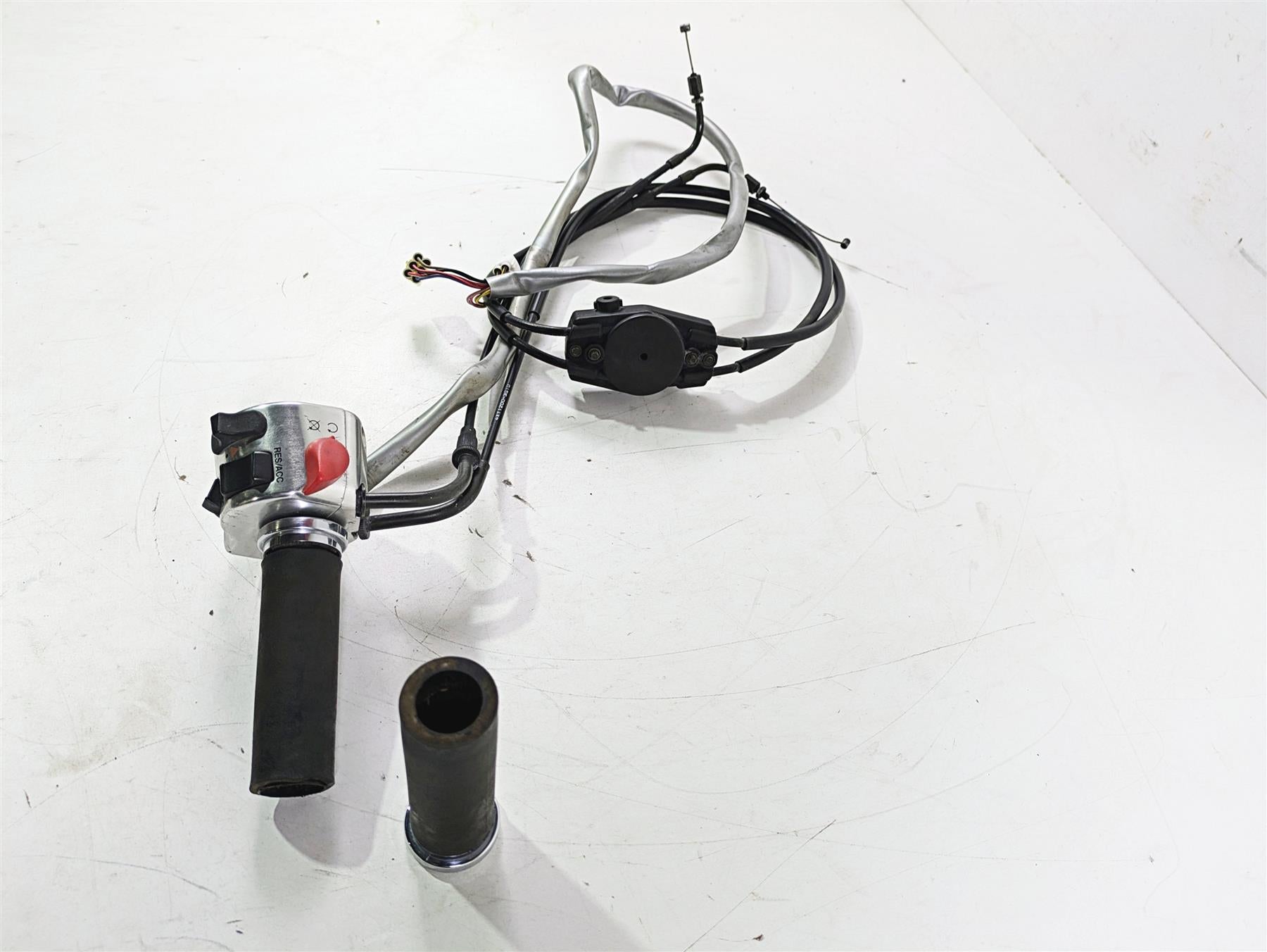 2004 Yamaha XVZ1300 Royal Star Right Hand Control Switch 4XY-83969-10-00 {{ shop.shopifyCountryName }} - Mototech271