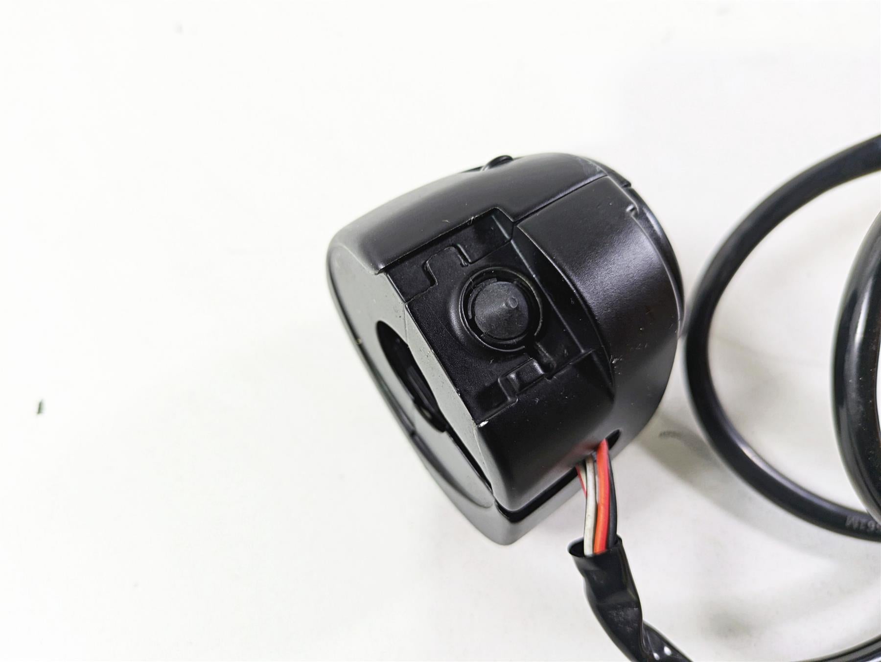 2020 Harley Softail FXST Standard Left Hand Turn Signal Control Switch 71500292 {{ shop.shopifyCountryName }} - Mototech271