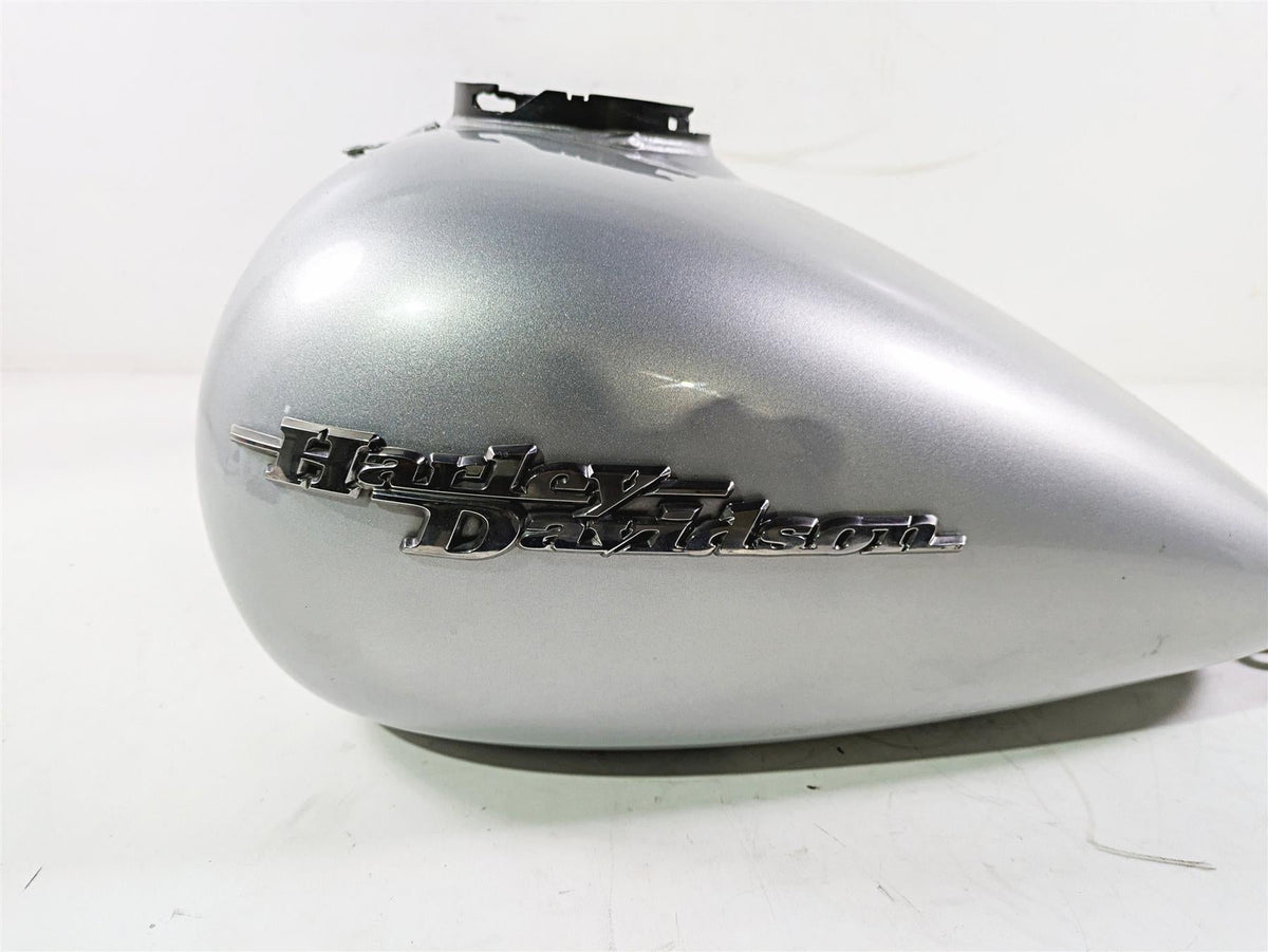 2010 Harley Touring FLHX Street Glide Silver Fuel Gas Petrol Tank 61356-08 {{ shop.shopifyCountryName }} - Mototech271