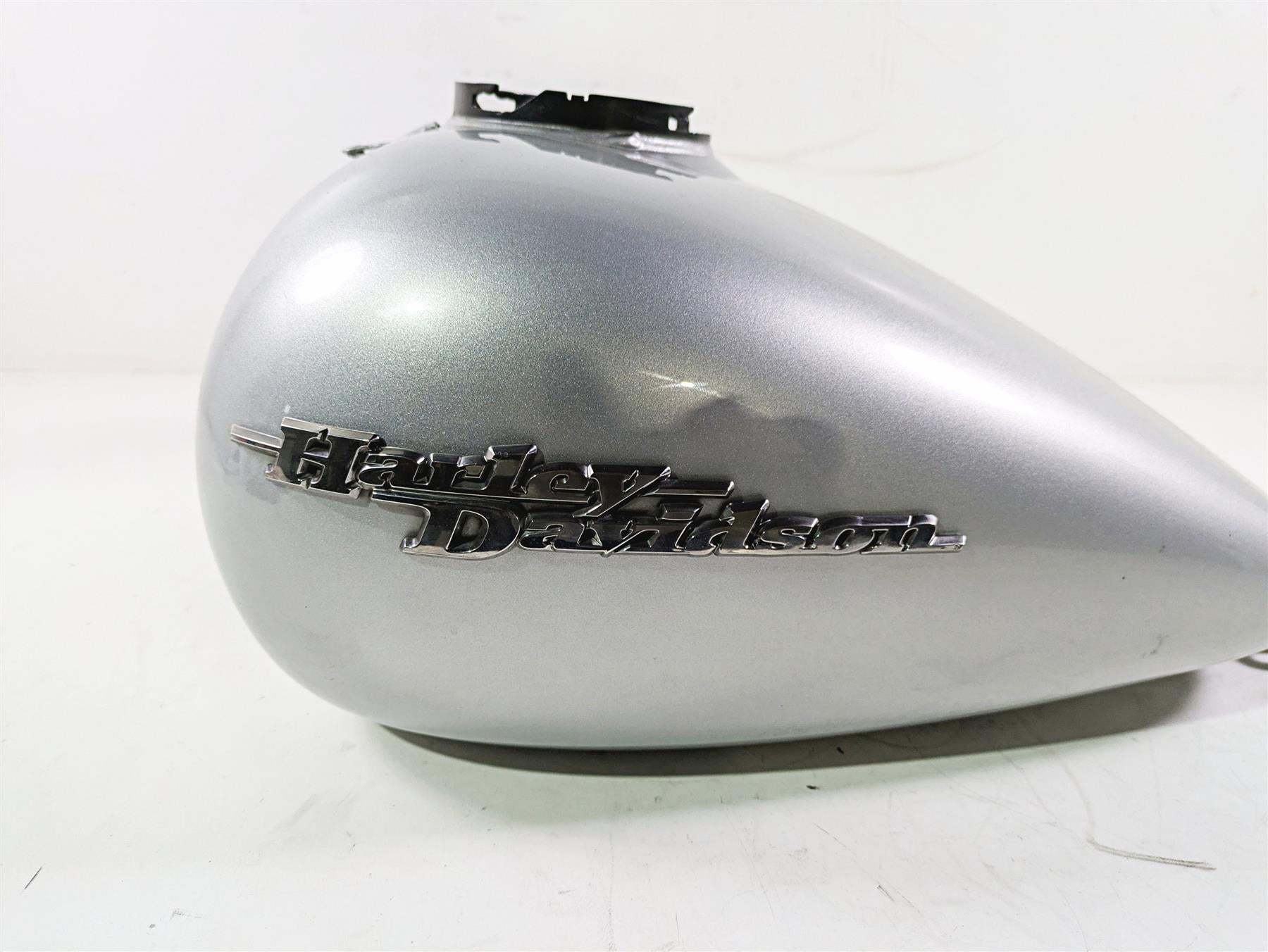 2010 Harley Touring FLHX Street Glide Silver Fuel Gas Petrol Tank 61356-08 {{ shop.shopifyCountryName }} - Mototech271